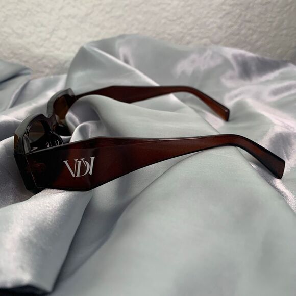 Van De Vort Sunglasses – Chunky Tortoise Rectangle Frame Dark Brown - Picture 5 of 9